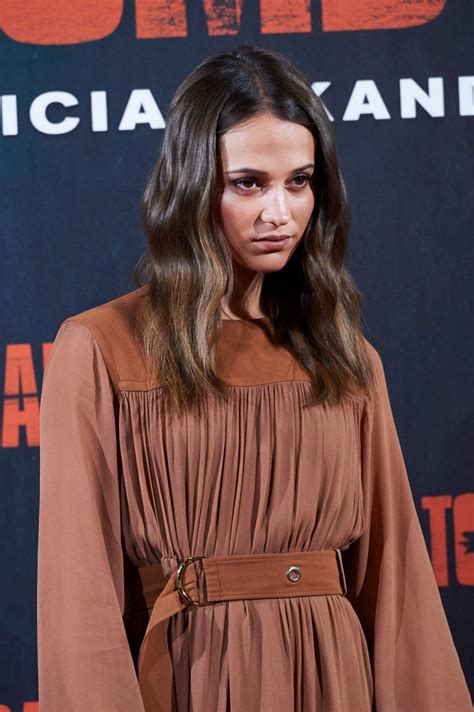 Alicia Vikander In Chloé Tomb Raider Madrid Photocall Fashionsizzle