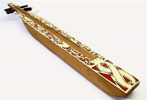 Garantung adalah alat musik tradisional provinsi sumatera utara tepatnya batak toba, yang terbuat dari kayu dan bentuknya tertata rapi dan memiliki 5 bilah nada yang fungsinya sebaga pembawa melodi. Alat Musik Sampe, Gambar, Asal Daerah dan Cara Memainkannya | Silontong