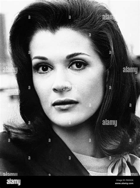 Jessica Walters Jessica Walter Known For Her Iconic Role As Lucille Bluth Appzillions