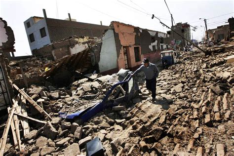 In conseguenza di questa imponente manifestazione geodinamica , l'area interessata e' stata colpita sia nel passato che recentemente da molti fortissimi terremoti. El terremoto de Pisco y la cultura de prevención - IUS 360