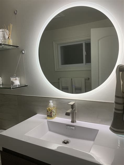 Backlit Led 32” Round Mirror In 2020 Bathroom Mirror Round Mirror