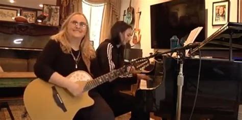 Melissa Etheridge And Daughter Perform Moving Rendition Of Fix You