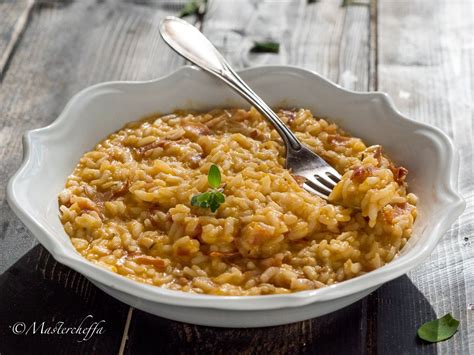 Luca nebuloni un risotto speciale, abbina la dolcezza della zucca con il sapore caratteristico della birra guinness, ridotta e addolcita con un po' di… primi alloro,guinness,miele,risotto,speck,zucca italian. Risotto zucca e speck - Mastercheffa | Ricetta | Risotto ...