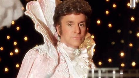 matt damon strips down to play liberace s buff gay lover in behind the candelabra