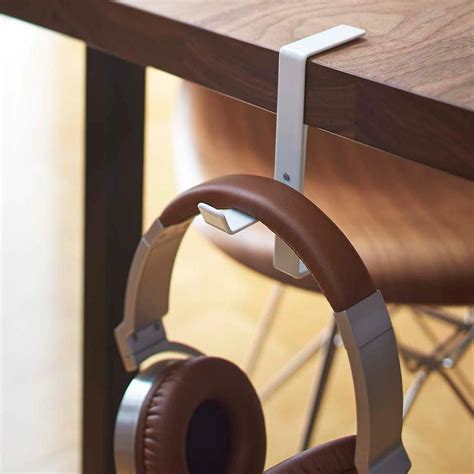 If it's loose, make the wire hanger narrower. Yamazaki Beautes Desk Headphone Hanger | Madeira, Giz