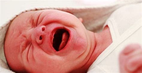 2 teknik untuk mengatasi bayi yang menangis tengah malam. Cara Menenangkan Bayi yang Menangis | Medkes