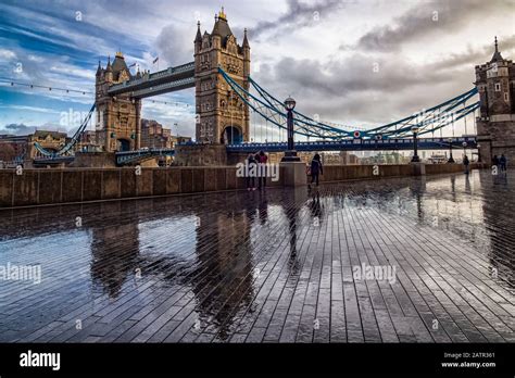 The Tower Bridge Of London In A Rainy Morning Stock Photo Alamy