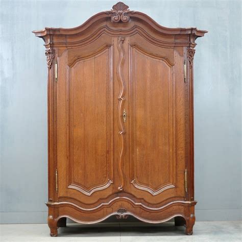 Typical Flemish oak armoire | De Grande Antique Furniture