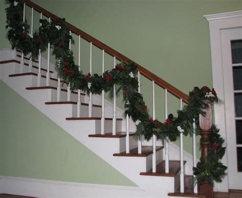 10 Stair Railing Decorated For Christmas