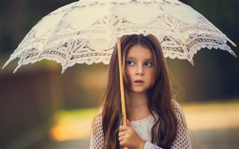 Little Girl With Umbrella Wallpaperhd Cute Wallpapers4k Wallpapers
