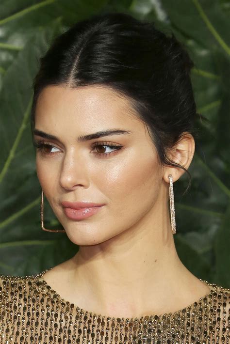 every seriously fabulous beauty look from the fashion awards 2018 kendall jenner makeup