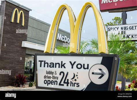 24 hours golden arches hi-res stock photography and images - Alamy