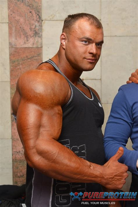 Muscle Lover Russian Huge Bodybuilder Sergey Kulaev