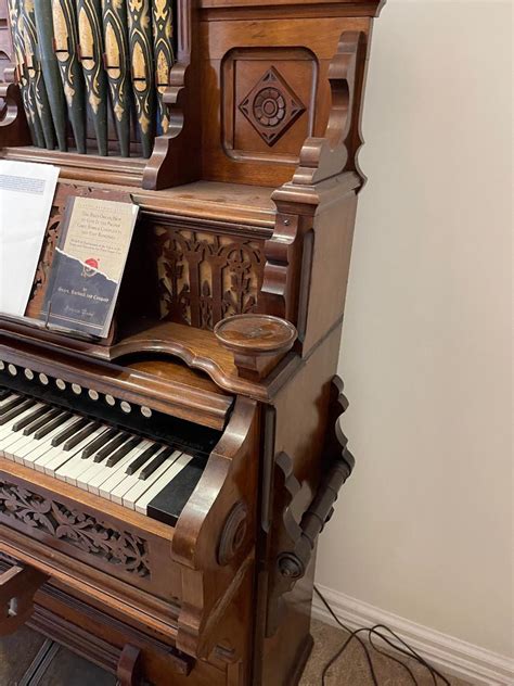 65 True Antique Organ Hillier Pump Organ Co