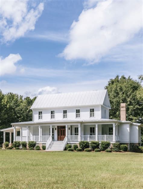 The Best Classic White Farmhouse Inspiration In Farmhouse Style