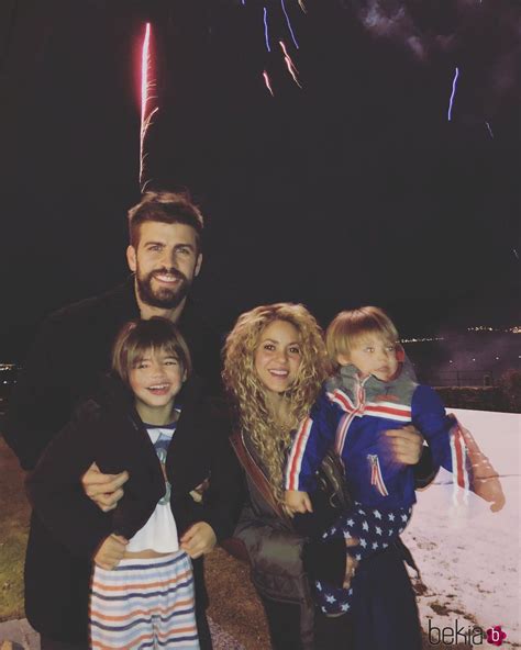 Shakira Y Gerard Piqué Disfrutando De La Navidad Con Sus Hijos Foto