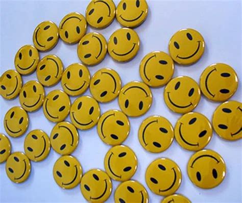 Smiley Button Badges At Rs 4 Button Badge In Mumbai Id 17528320912