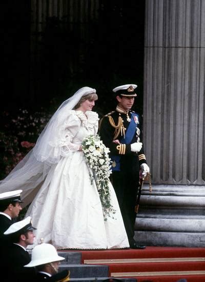 Wunderschöne brautmode und hochzeitskleider für das richtige hochzeitskleid (brautkleid oder modisches outfit) gibt es keinerlei vorschriften. Prinzessin Diana: Königin der Herzen - S. 34 | GALA.de