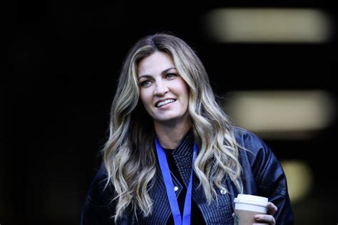 Look Erin Andrews Reacts To Emotional Nfl Video The Spun Whats