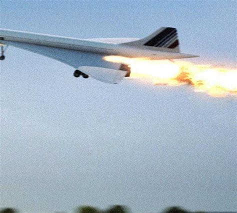 25 Images Of The Disastrous Concorde Crash Of 2000