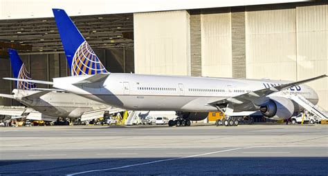 United Airlines 2nd 777 300er N2332u At San Francisco Airport