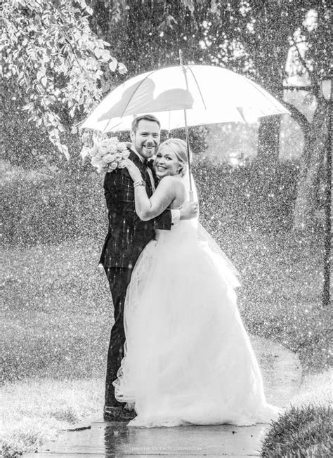 Rain Wedding Photos Rain On Wedding Day Wet Wedding Rainy Wedding