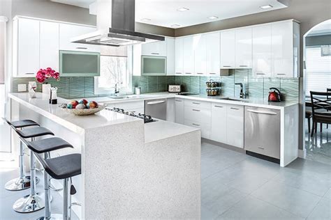 High gloss kitchen cabinets material. Advantages of high gloss kitchen cabinets
