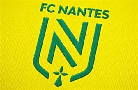 Why don't you let us know. Le FC Nantes fait découvrir son nouveau maillot pour 2020 ...