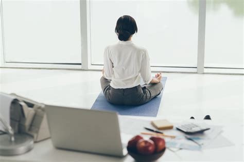6 Quick Meditations For Work To Feel More Relaxed Blissflow