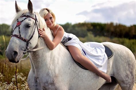 2k Free Download A Special Friendship Cowgirl Blonde Trees Horse