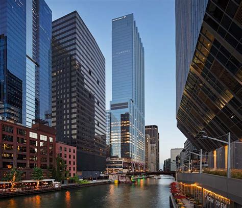 Chicagos Bank Of America Tower Completes Opens