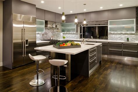 Blacks, white and grays are popular cabinet colors in a contemporary design. Modern Kitchen Cabinets Offer a Streamlined Look and Maximum Storage