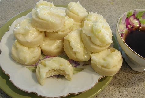 Make the crust by creaming the butter with a hand or a stand mixer (fitted with the paddle attachment) until smooth. swing time designs: Best Lemon Cookies EVER!