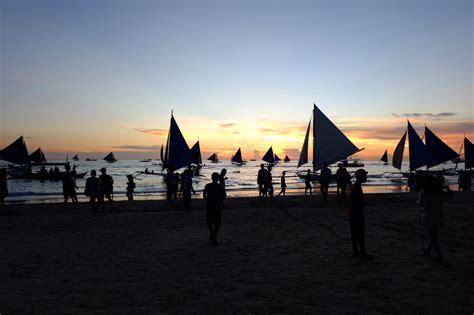 Nightlife In Boracay Island Boracay Island Travel Guide Go Guides