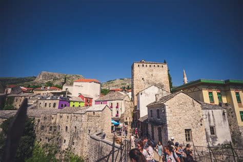 Mostar Bosnia Y Herzegovina 2062019 Skyline De Mostar Con El Mostar