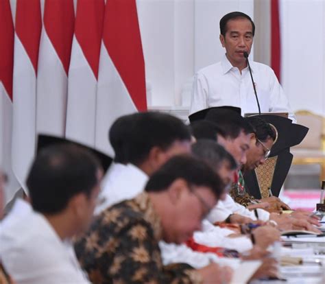 Foto Presiden Pimpin Sidang Paripurna Pertama Kabinet Indonesia Maju