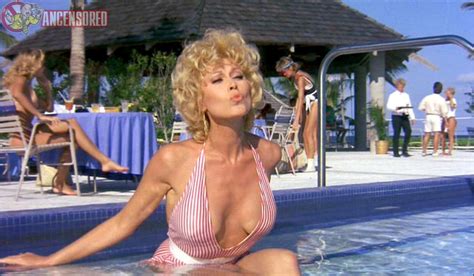 Leslie Easterbrook Nue Dans Private Resort