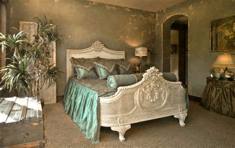 18 Striking Victorian Bedroom Designs That Will Leave You Speechless