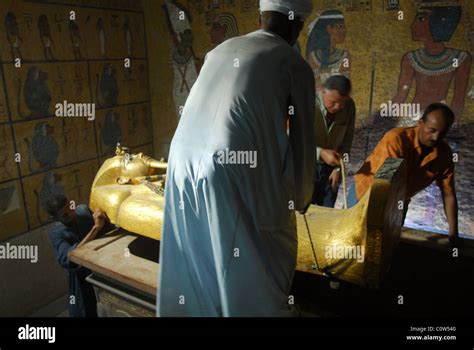 La Tumba Y La Momia De Tutankhamon En El Valle De Los Reyes En La
