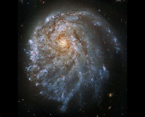 Bad Astronomy Spiral Galaxy Ngc 2276 Is Lopsided Due To Ramming Gas