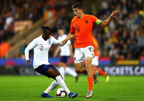 He made his professional debut on 4 august 2016 as a substitute in a. Willem II vs AZ Alkmaar Preview, Predictions & Betting ...