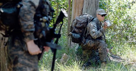 Two Women Make History By Passing Armys Elite Ranger School