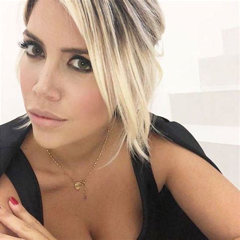 Wanda nara y la hipersexualizacion (y mercantilizacion) de los niños. Wanda Nara in posa esagera: il suo scatto è vietato ai minori di 18 anni