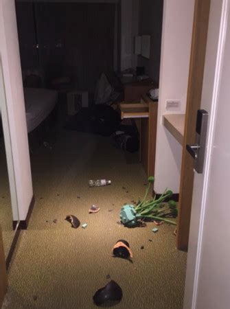 李姓業者。 回顧台鐵40年來事故，太魯閣號意外為最嚴重事故。 台鐵408次太魯閣號2日上午行經花蓮大清水隧道時發生出軌意外，造成嚴重死傷。 搜救行動至晚間仍 台鐵408次太魯閣號2日上午發生出軌事故，死傷慘重。 除縣市消防隊趕赴救援，紅十字會救災隊花蓮. 統帥飯店倒塌、漂亮旅店失聯!花蓮觀旅公會公告受創飯店名單 | ETtoday旅遊雲 | ETtoday新聞雲