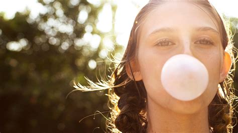 Chewing Gum Is As Good As Flossing When It Comes To Removing Bacteria, Study Finds | HuffPost UK ...
