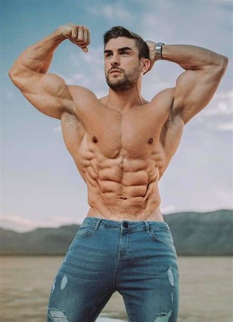 pin de mateton en carn jeans y pits⚛ chicos musculosos hombres musculosos hombres sin camisa