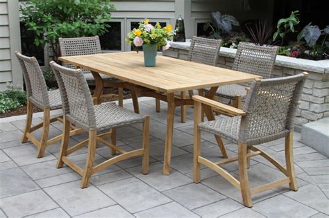 41 Outdoor Dining Tables