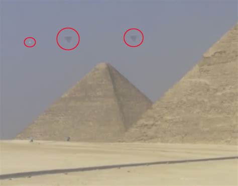 Ufos Over Pyramids Crystal Clear Footage Of Bizarre Objects At Giza In