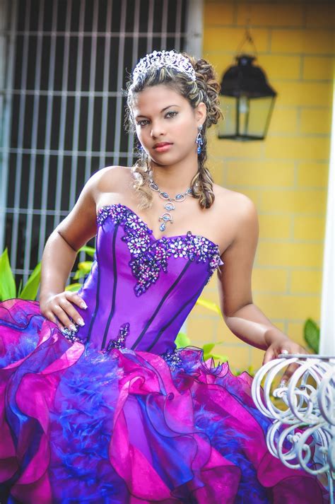 Fotografía De Quinceañeras En Exteriores Con Vestidos Fotografía De Quinceañera Vestidos