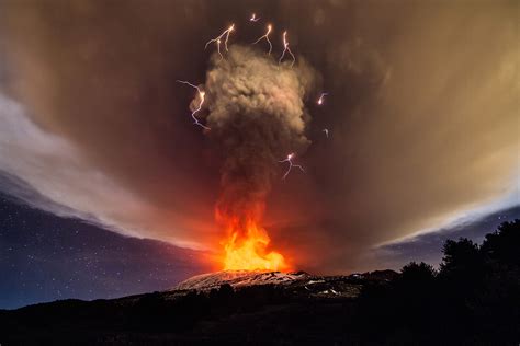 Italys Etna Unleashes A Short But Spectacular Eruption Wired